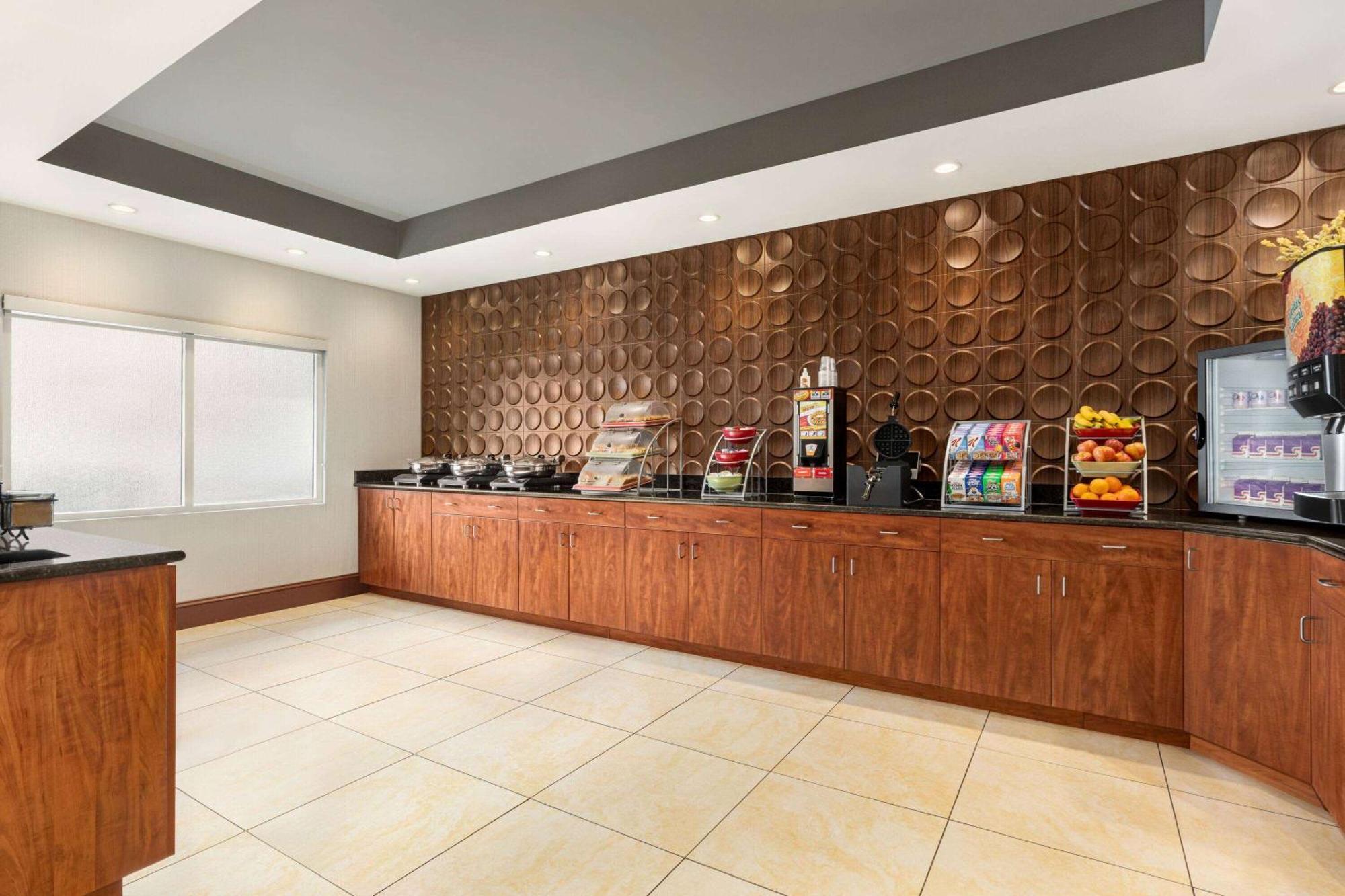 Wingate By Wyndham Fletcher At Asheville Airport Экстерьер фото